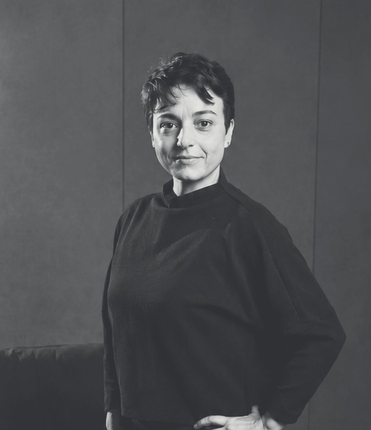 Retrato de Gisa Silva em preto e branco